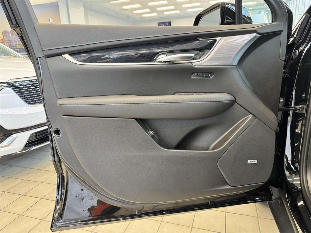 new 2025 Cadillac XT5 car, priced at $59,190