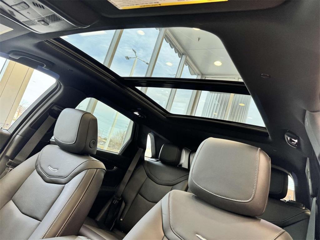 new 2025 Cadillac XT5 car, priced at $59,190