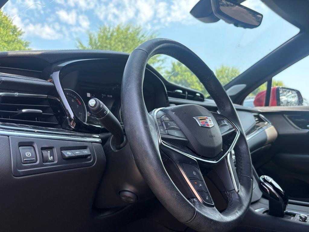 used 2023 Cadillac XT5 car, priced at $33,000