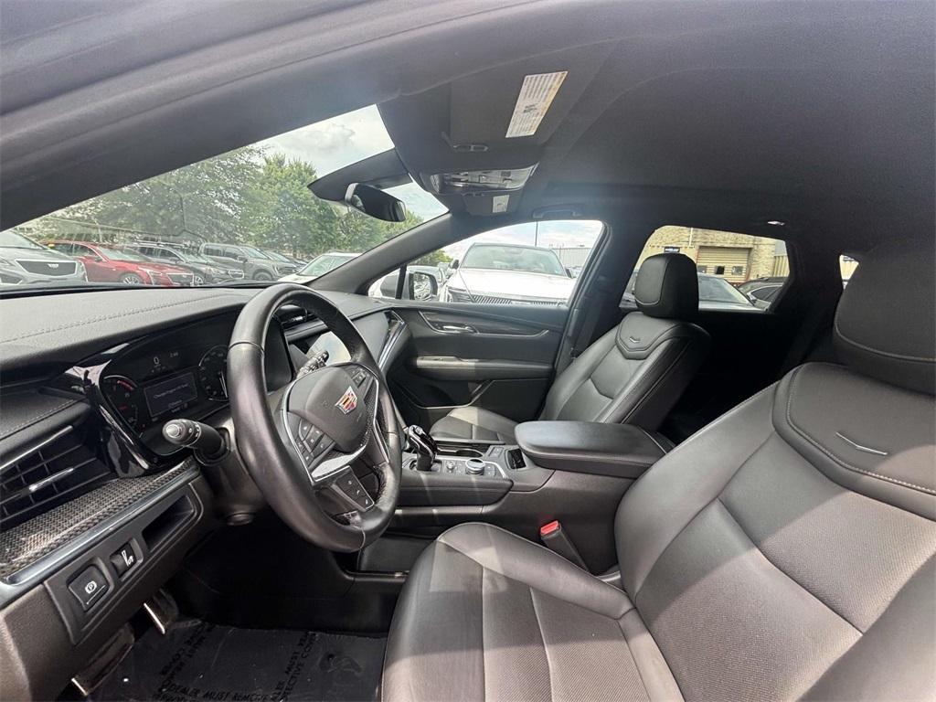 used 2022 Cadillac XT5 car, priced at $36,500