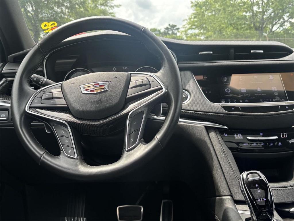 used 2022 Cadillac XT5 car, priced at $36,500