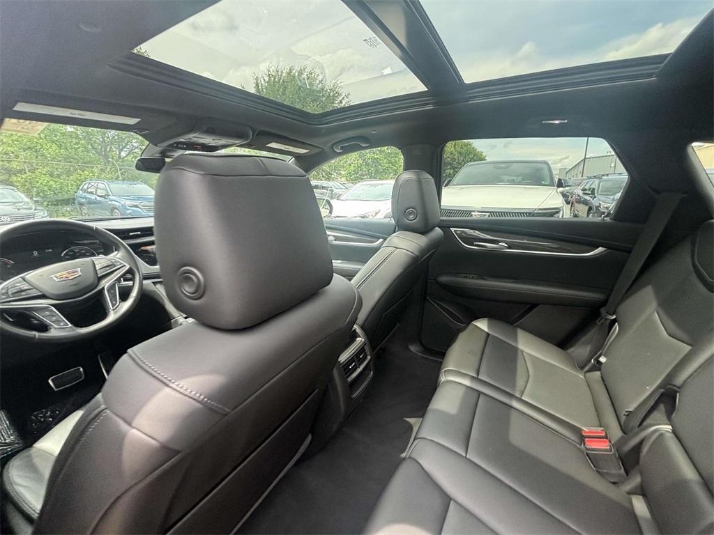 used 2022 Cadillac XT5 car, priced at $36,500