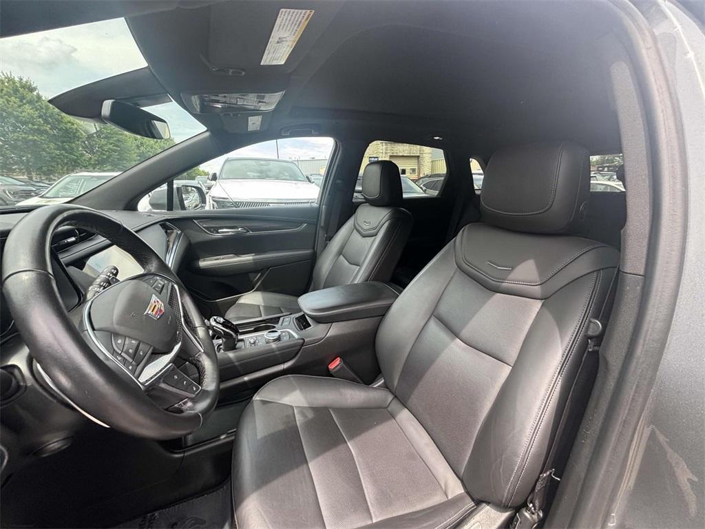 used 2022 Cadillac XT5 car, priced at $36,500