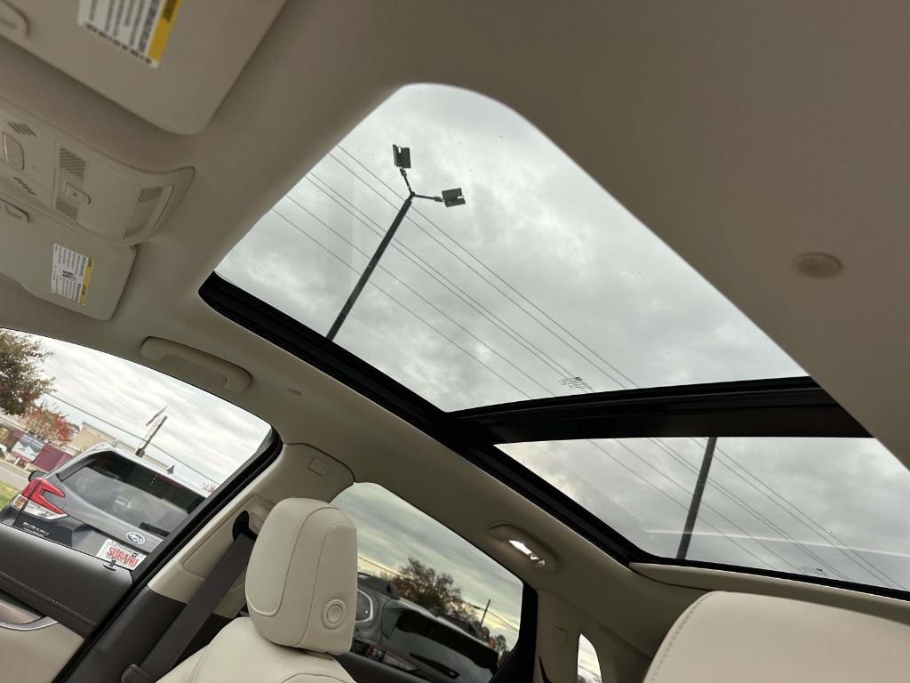 new 2025 Cadillac XT5 car