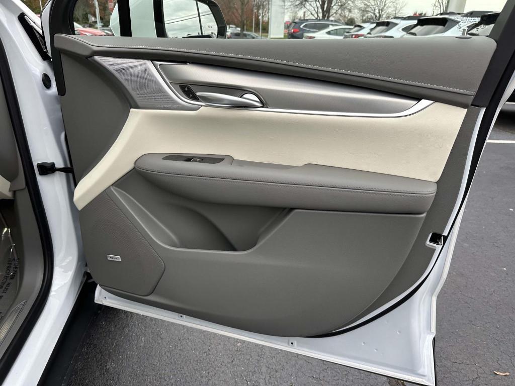 new 2025 Cadillac XT5 car