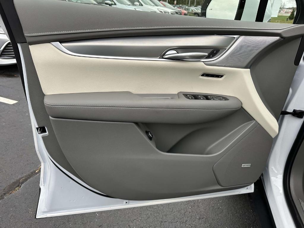 new 2025 Cadillac XT5 car