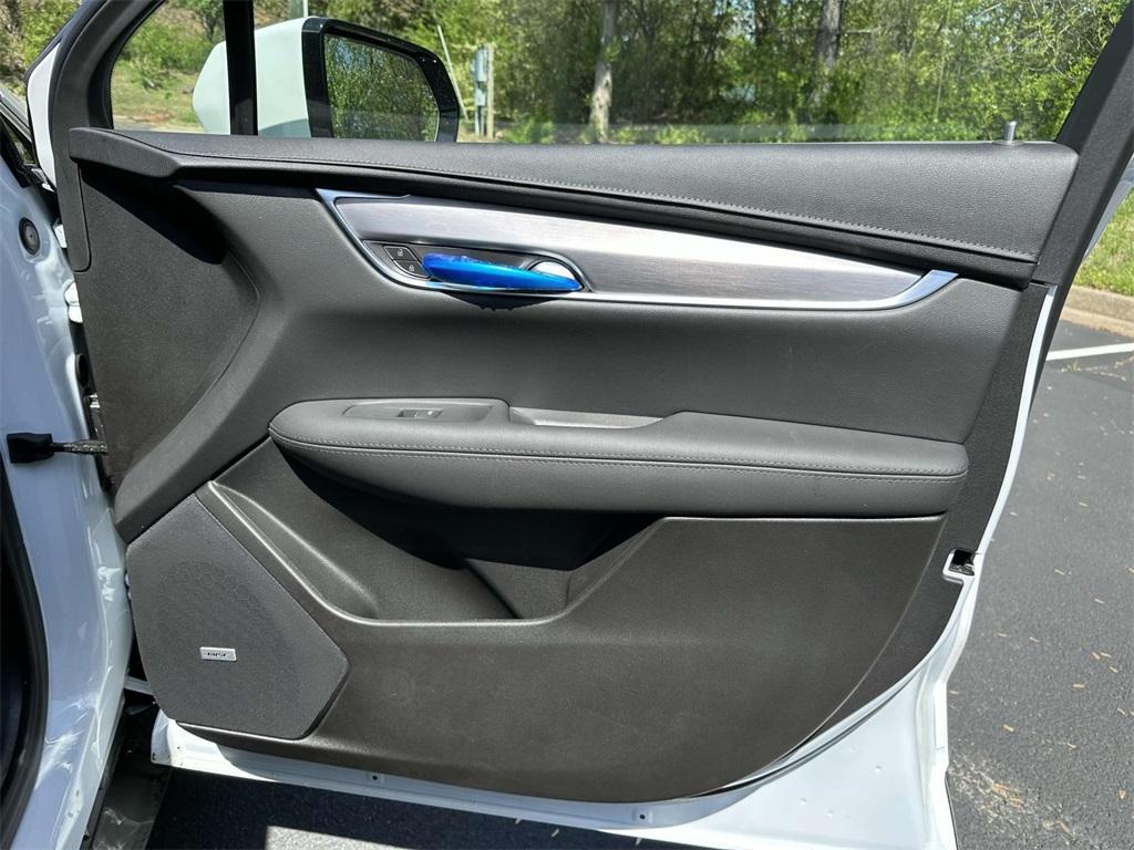 new 2025 Cadillac XT5 car, priced at $46,915