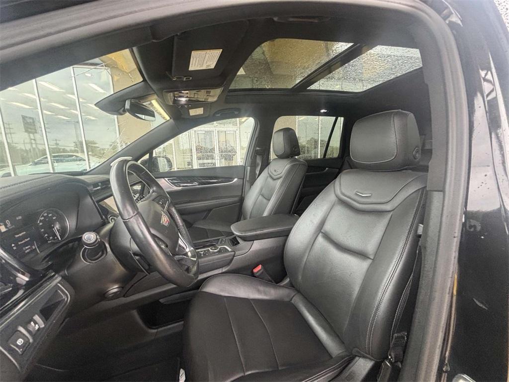 used 2023 Cadillac XT6 car, priced at $36,500