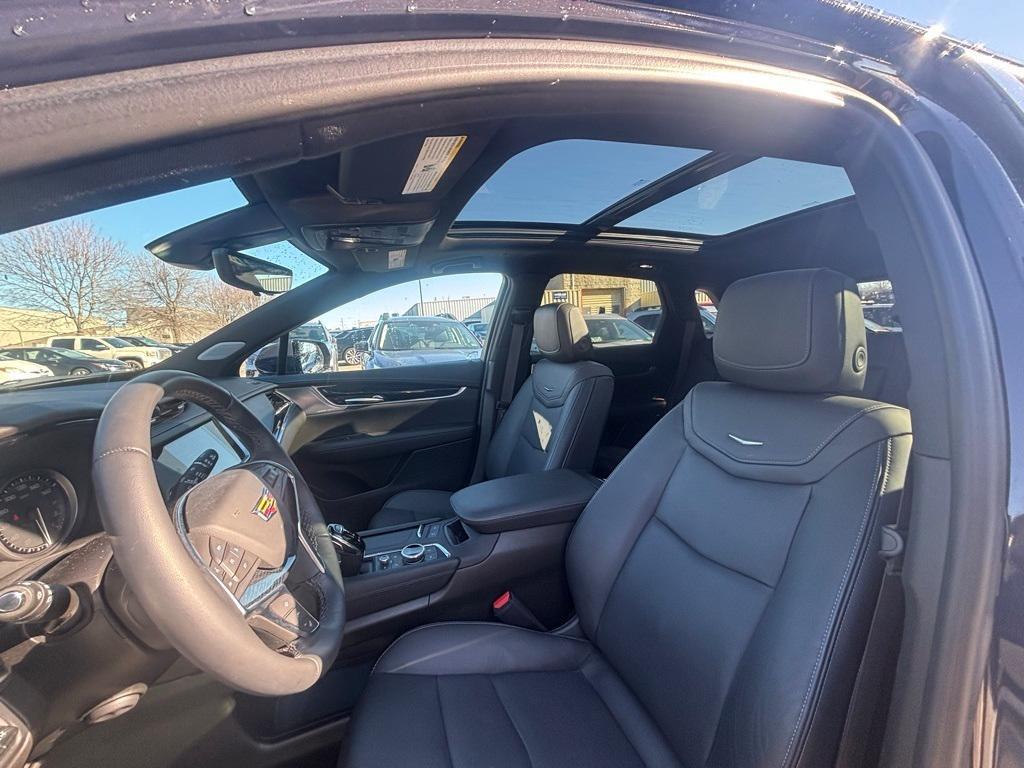 used 2024 Cadillac XT5 car, priced at $44,000