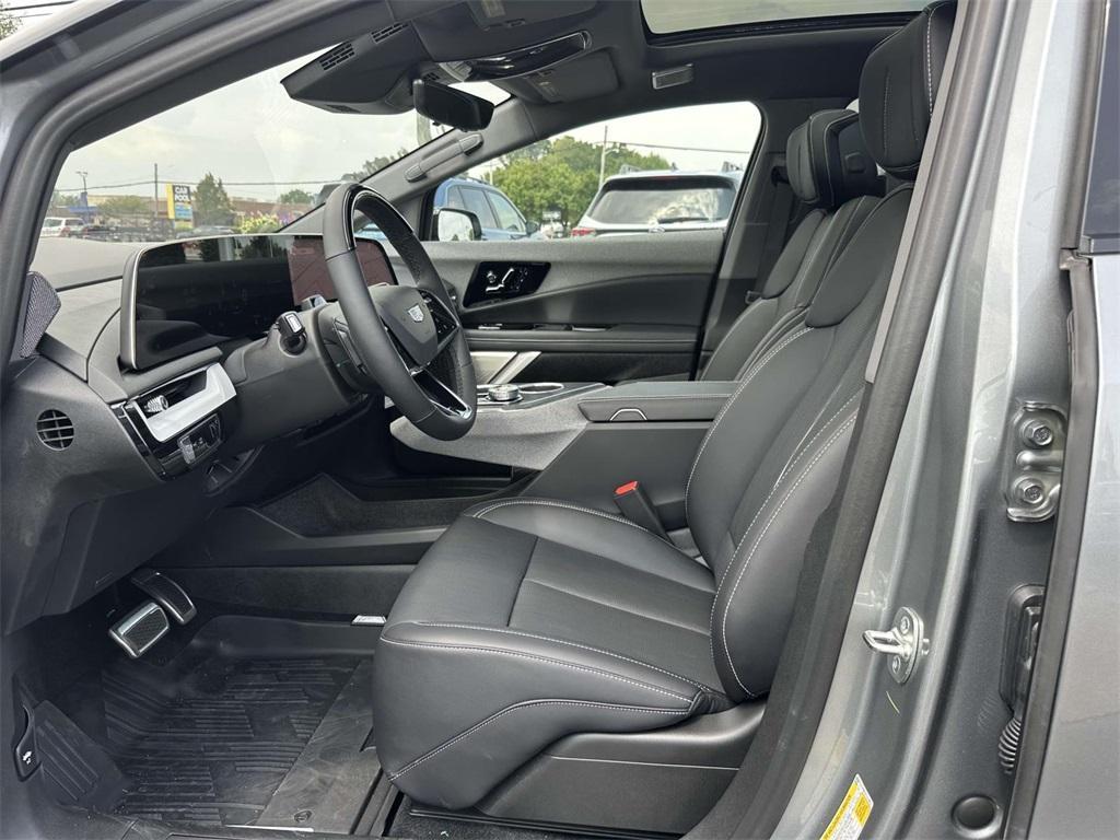 new 2025 Cadillac OPTIQ car, priced at $59,410