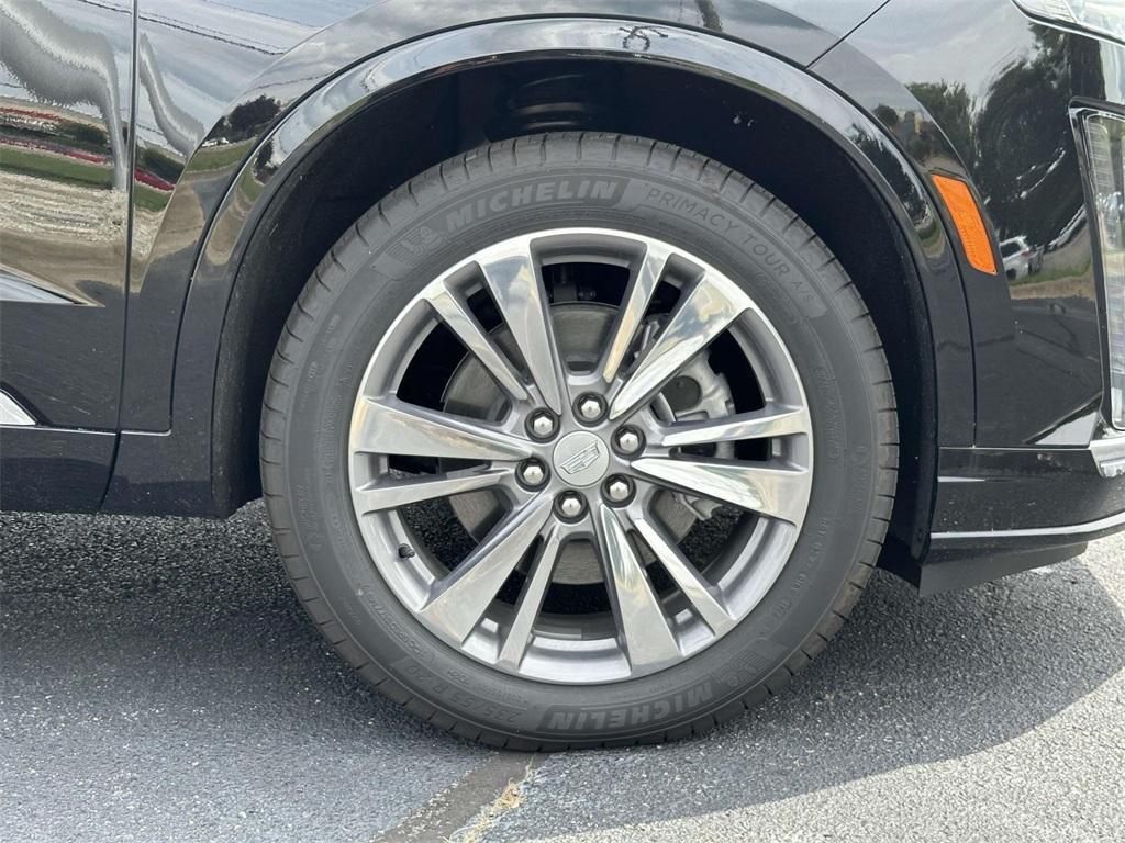 new 2025 Cadillac XT6 car, priced at $60,215