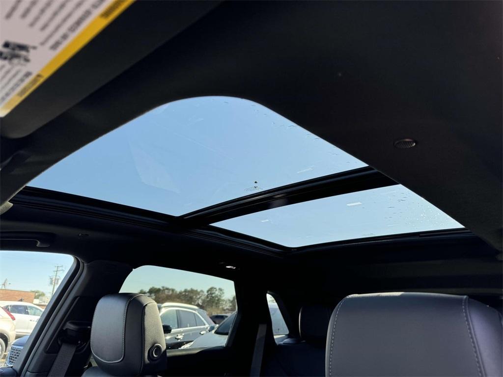 new 2025 Cadillac XT5 car, priced at $56,215