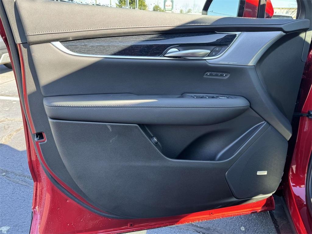 new 2025 Cadillac XT5 car, priced at $56,215
