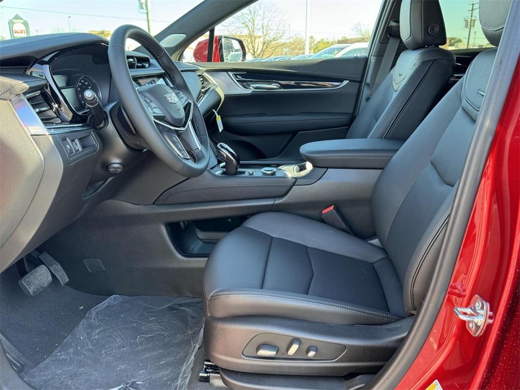 new 2025 Cadillac XT5 car, priced at $56,215