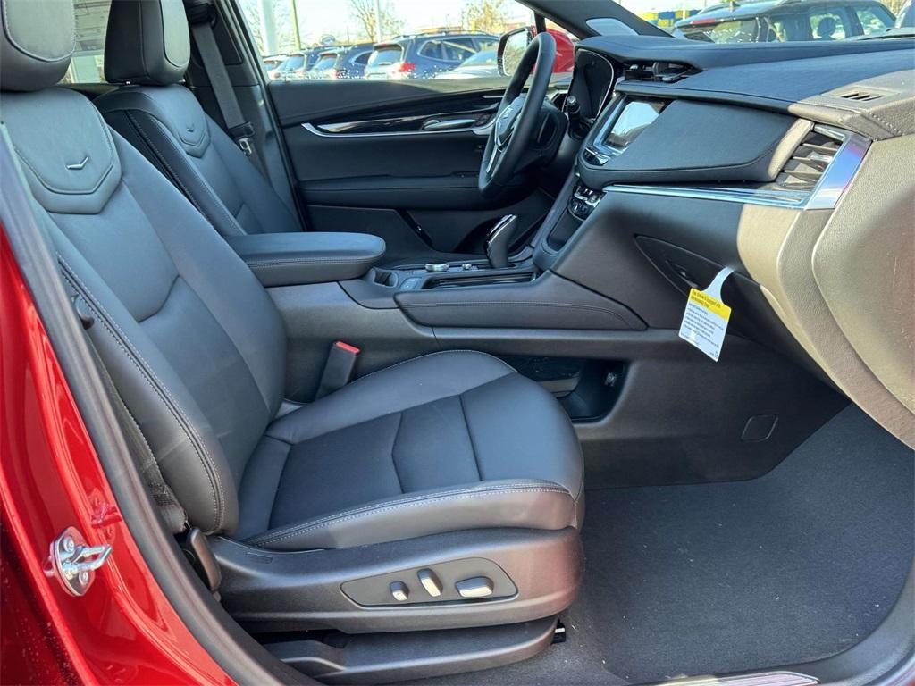 new 2025 Cadillac XT5 car, priced at $56,215