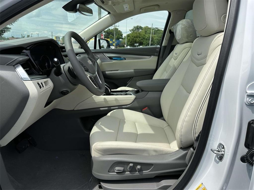 new 2025 Cadillac XT5 car, priced at $56,315