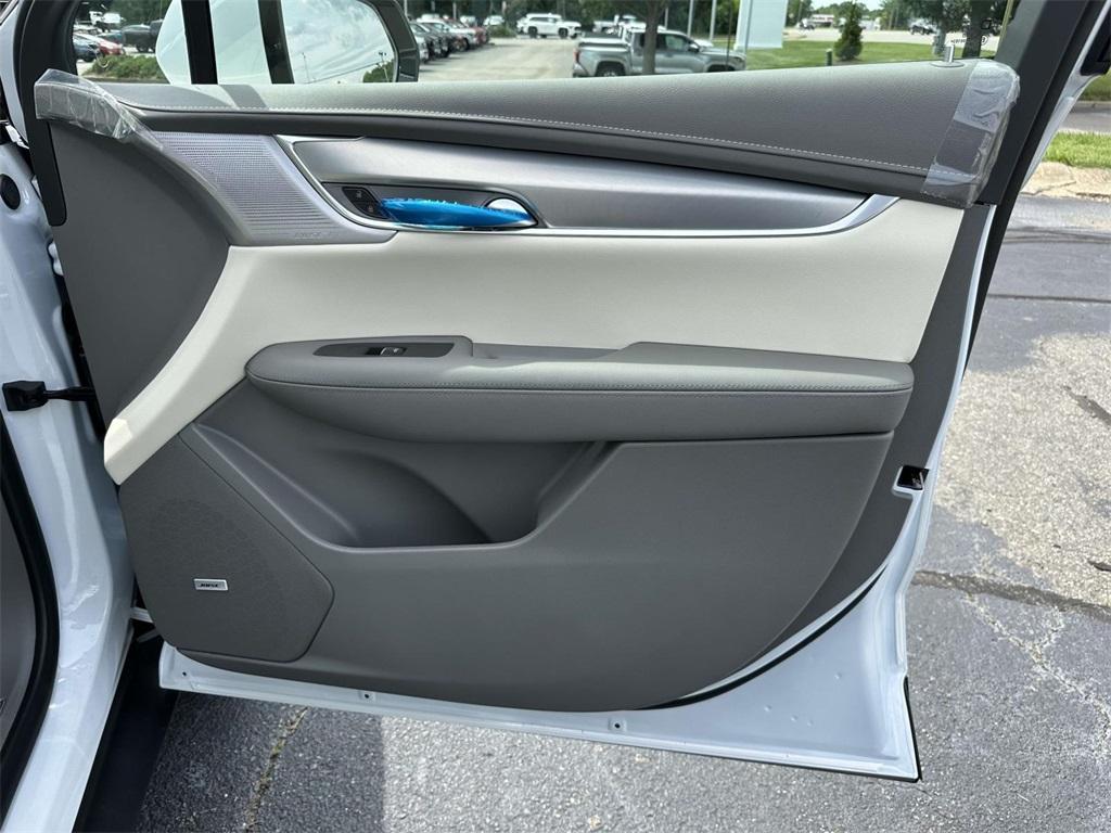 new 2025 Cadillac XT5 car, priced at $56,315
