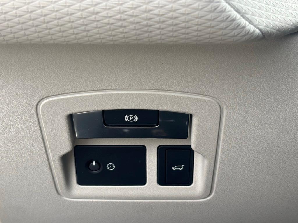 used 2020 Land Rover Range Rover Velar car, priced at $26,500