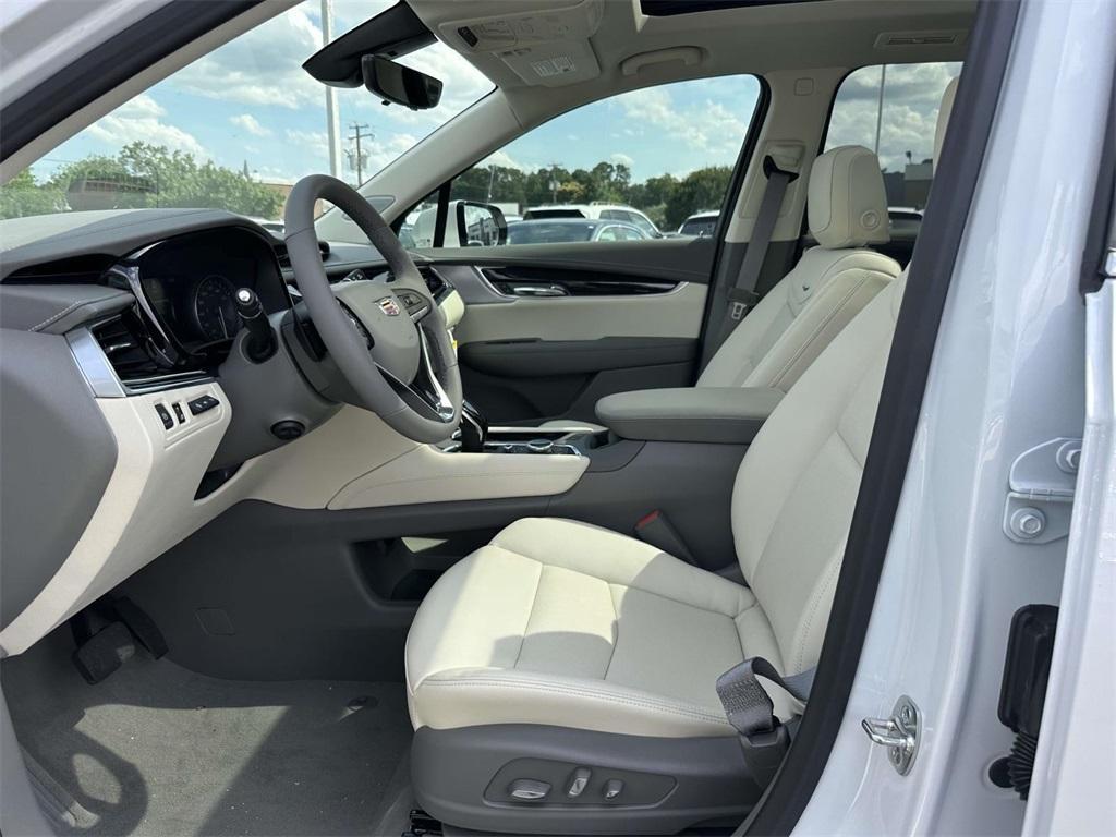 new 2025 Cadillac XT6 car, priced at $62,465