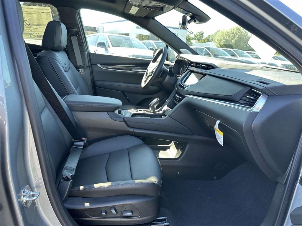 new 2025 Cadillac XT5 car, priced at $58,665