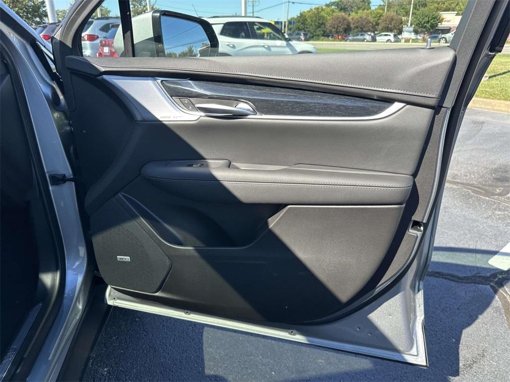 new 2025 Cadillac XT5 car, priced at $58,665