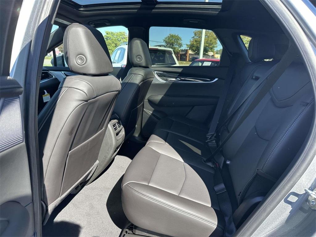 new 2025 Cadillac XT5 car, priced at $58,665