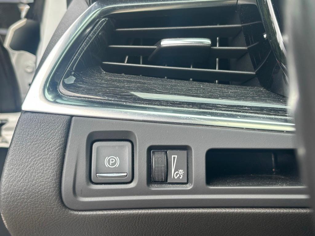 used 2022 Cadillac XT5 car, priced at $30,500
