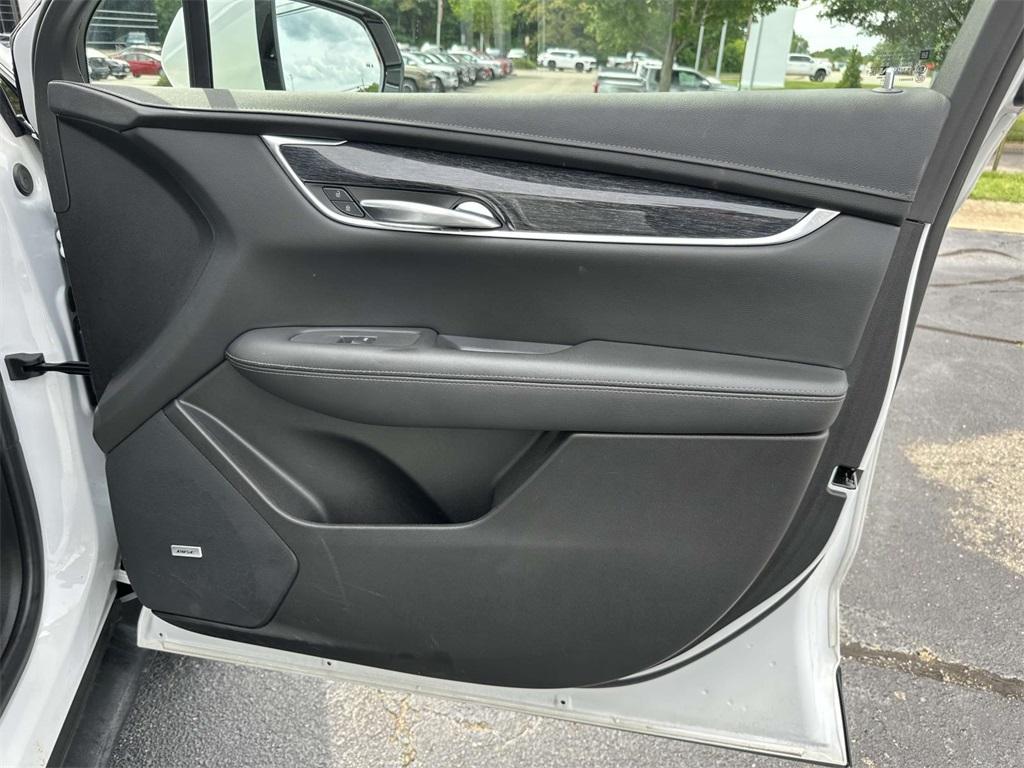 used 2022 Cadillac XT5 car, priced at $30,500