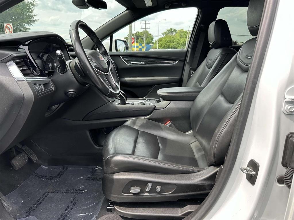 used 2022 Cadillac XT5 car, priced at $30,500