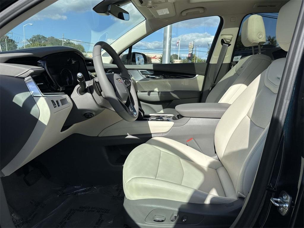 new 2025 Cadillac XT6 car, priced at $58,583