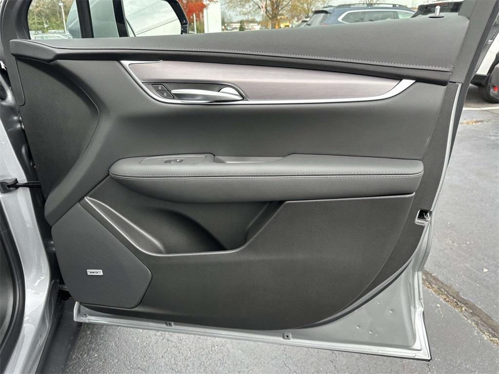 new 2026 Cadillac XT5 car, priced at $47,795