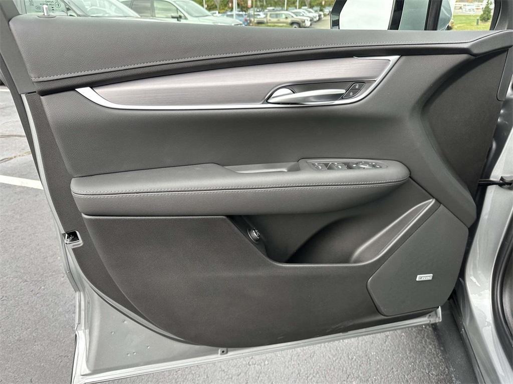 new 2026 Cadillac XT5 car, priced at $47,795