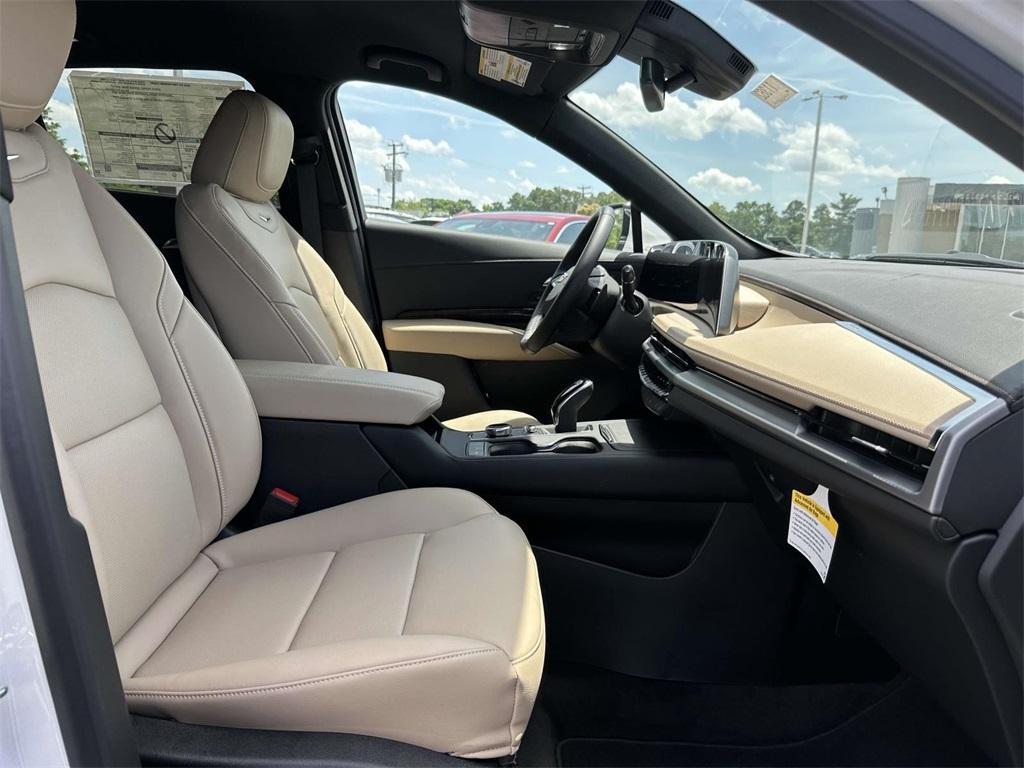 new 2025 Cadillac XT4 car, priced at $44,915
