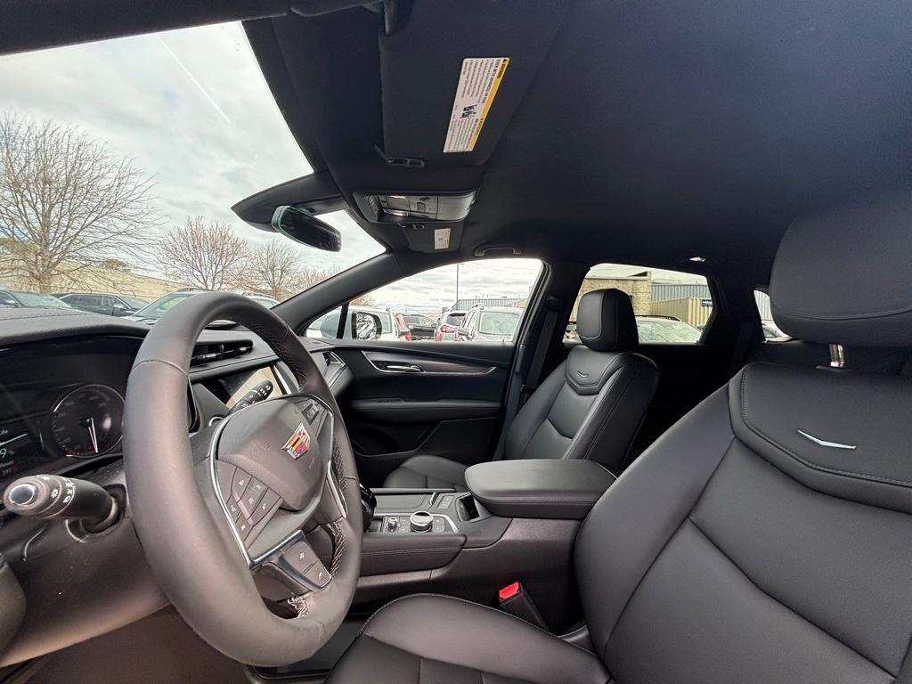 used 2025 Cadillac XT5 car, priced at $44,500