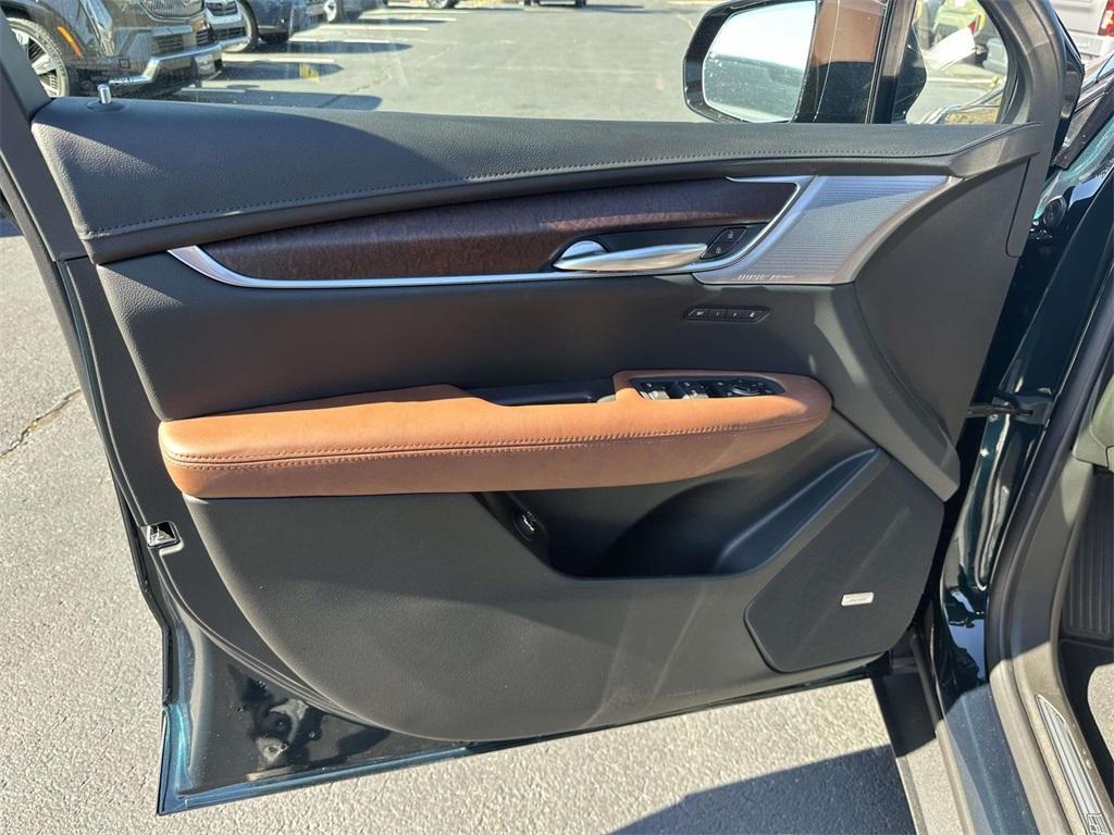 new 2026 Cadillac XT5 car, priced at $65,665