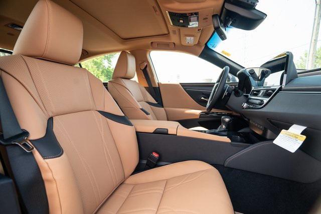 new 2025 Lexus ES 300h car, priced at $51,215