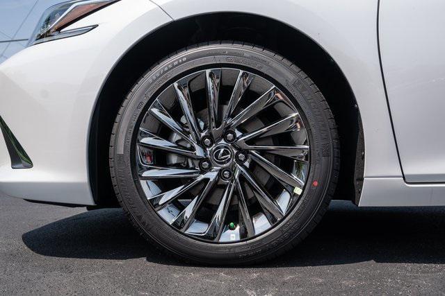 new 2025 Lexus ES 300h car, priced at $51,215