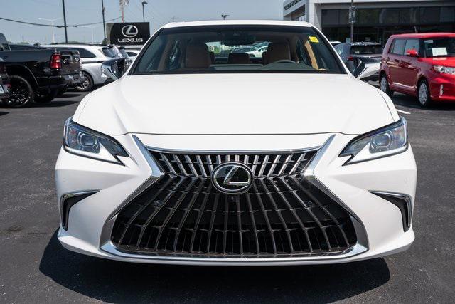 new 2025 Lexus ES 300h car, priced at $51,215