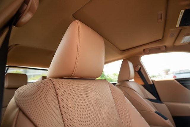 new 2025 Lexus ES 300h car, priced at $51,215