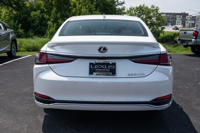 new 2025 Lexus ES 300h car, priced at $51,215