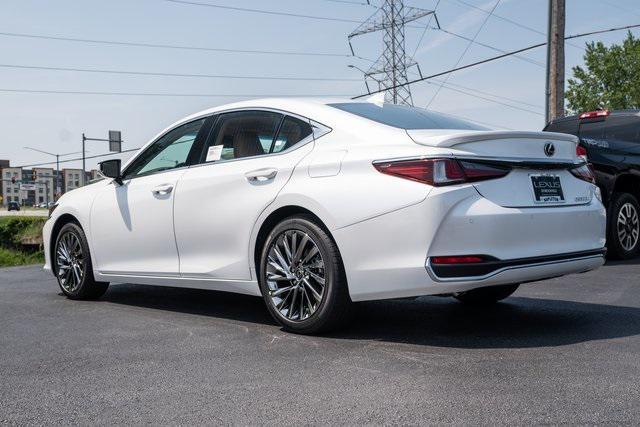 new 2025 Lexus ES 300h car, priced at $51,215