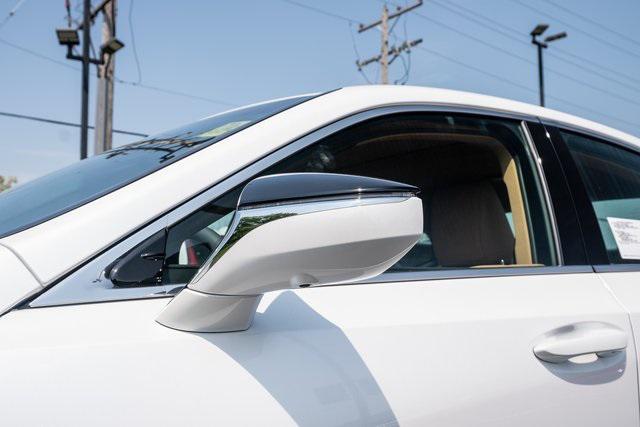 new 2025 Lexus ES 300h car, priced at $51,215