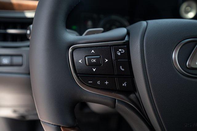 new 2025 Lexus ES 300h car, priced at $51,215