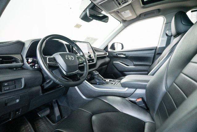 used 2020 Toyota Highlander car, priced at $27,998