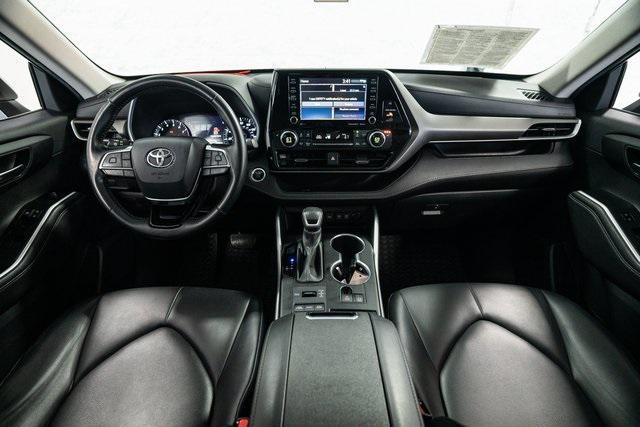 used 2020 Toyota Highlander car, priced at $27,998