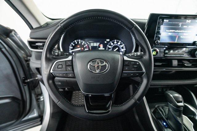 used 2020 Toyota Highlander car, priced at $27,998