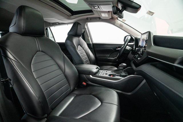 used 2020 Toyota Highlander car, priced at $27,998