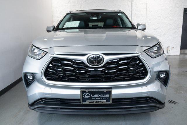 used 2020 Toyota Highlander car, priced at $27,998