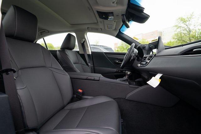 new 2025 Lexus ES 300h car, priced at $50,030