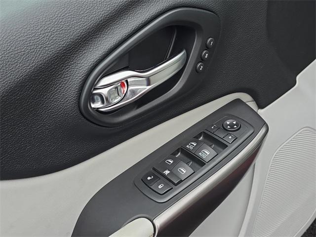 used 2021 Jeep Cherokee car, priced at $23,998